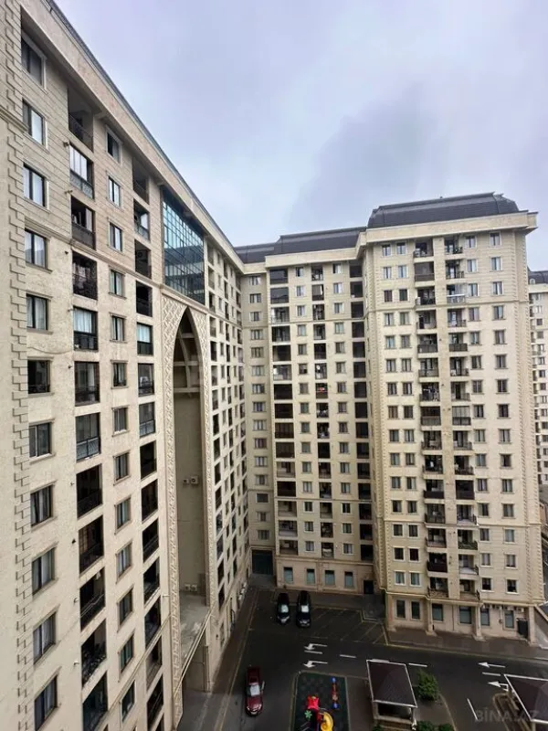 Kirayə verilir 2 otaqlı mənzil 95 m²