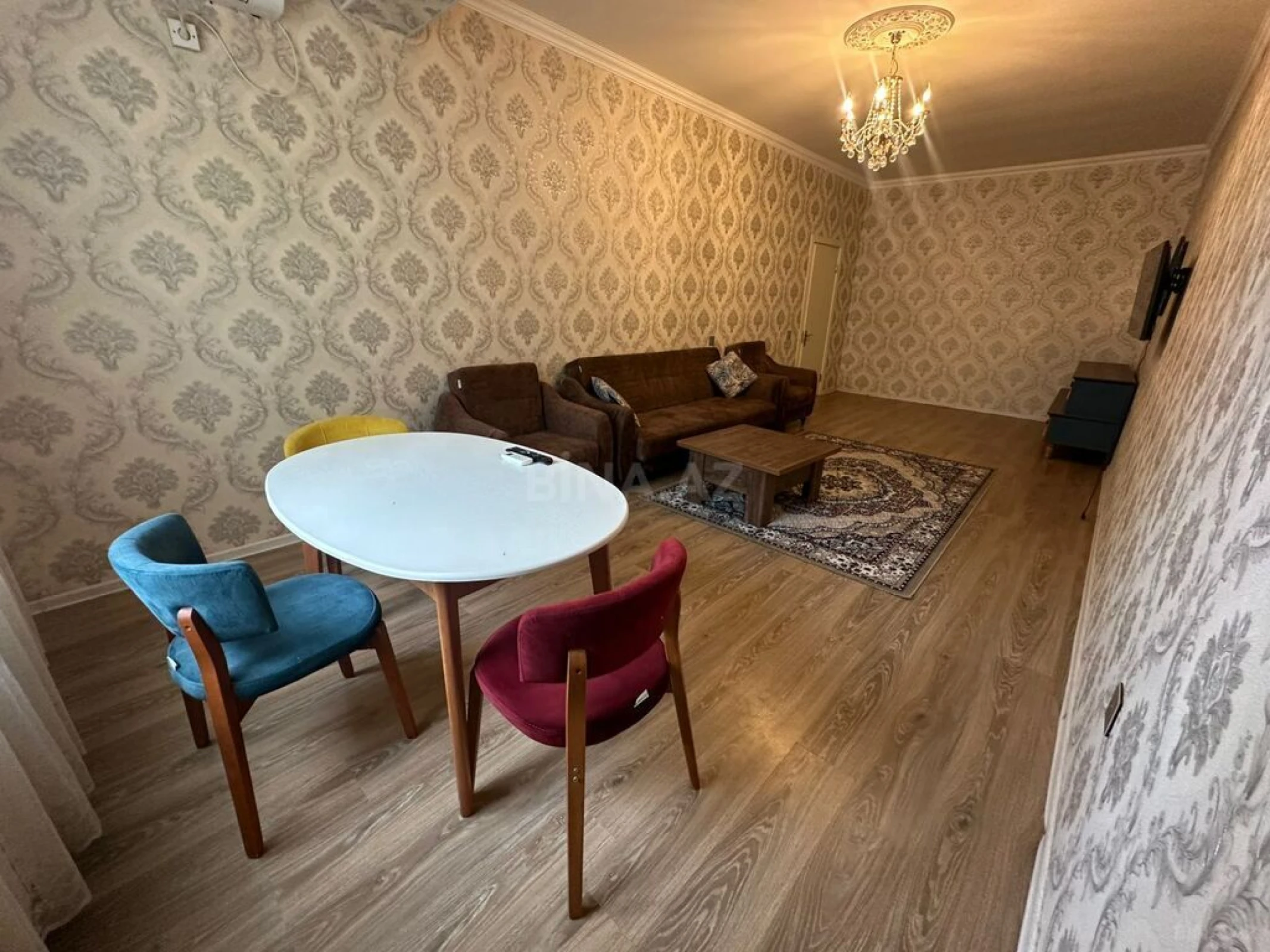 Kirayə verilir 2 otaqlı mənzil 95 m²