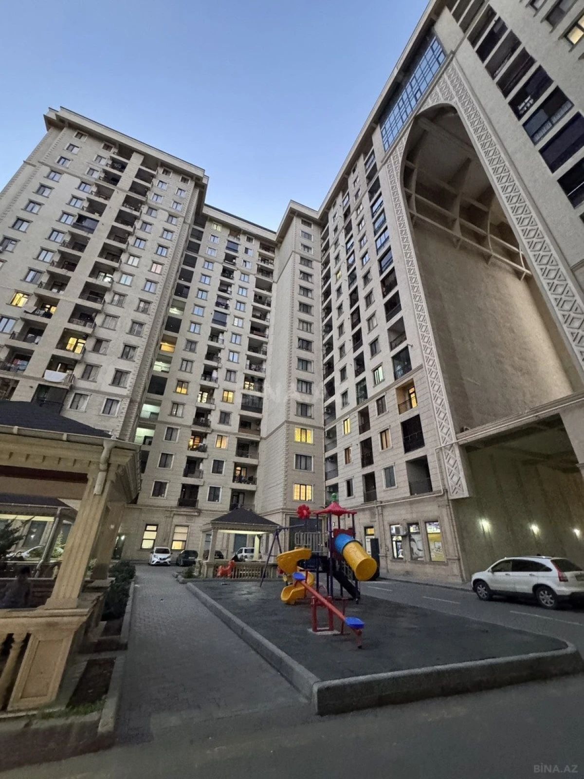 Kirayə verilir 2 otaqlı mənzil 95 m²