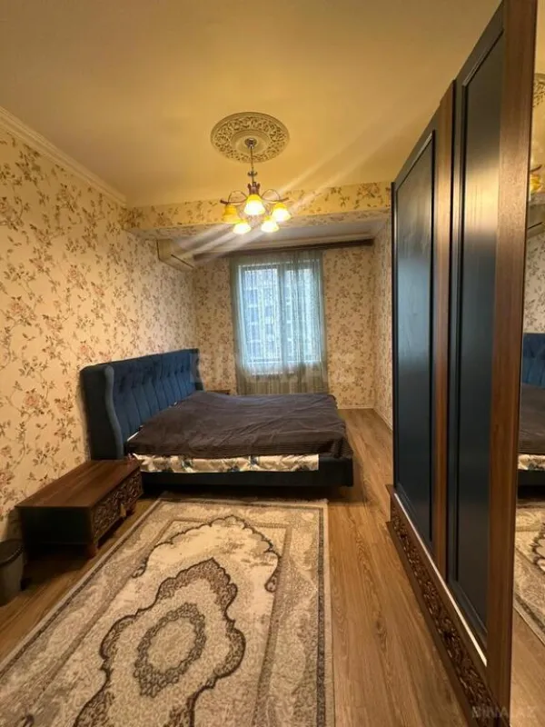 Kirayə verilir 2 otaqlı mənzil 95 m²