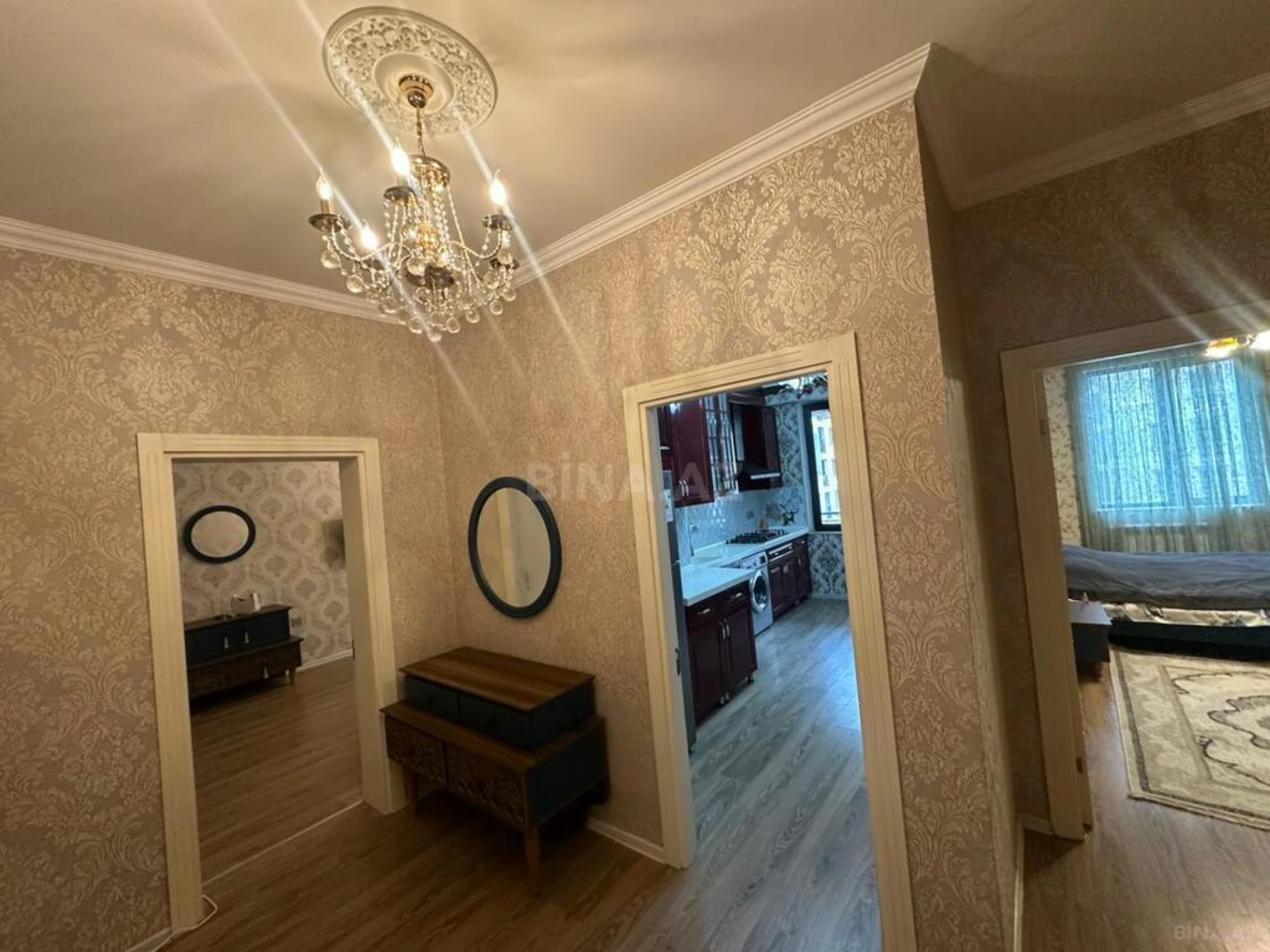 Kirayə verilir 2 otaqlı mənzil 95 m²