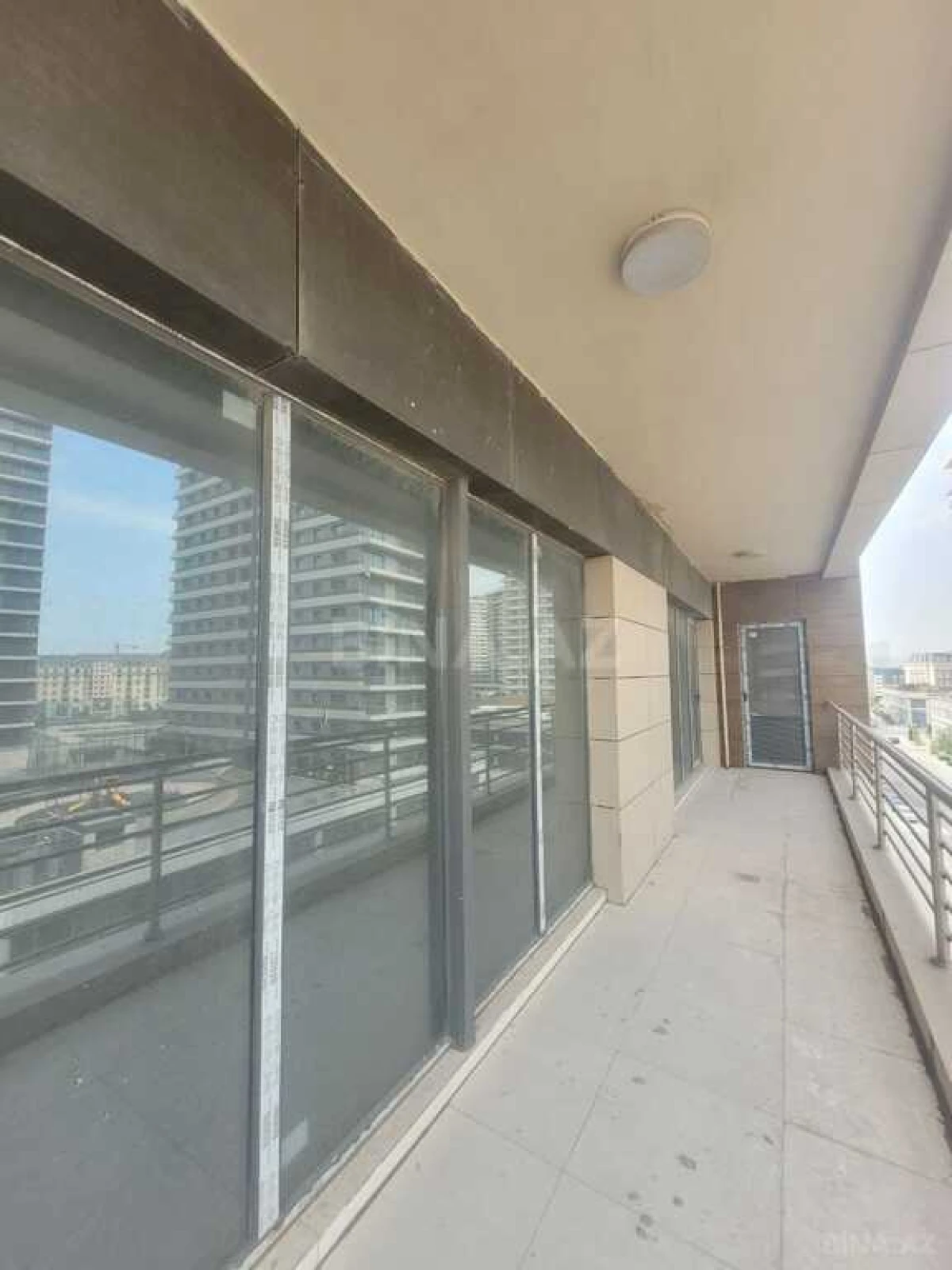 Satılır 3 otaqlı mənzil 157 m²