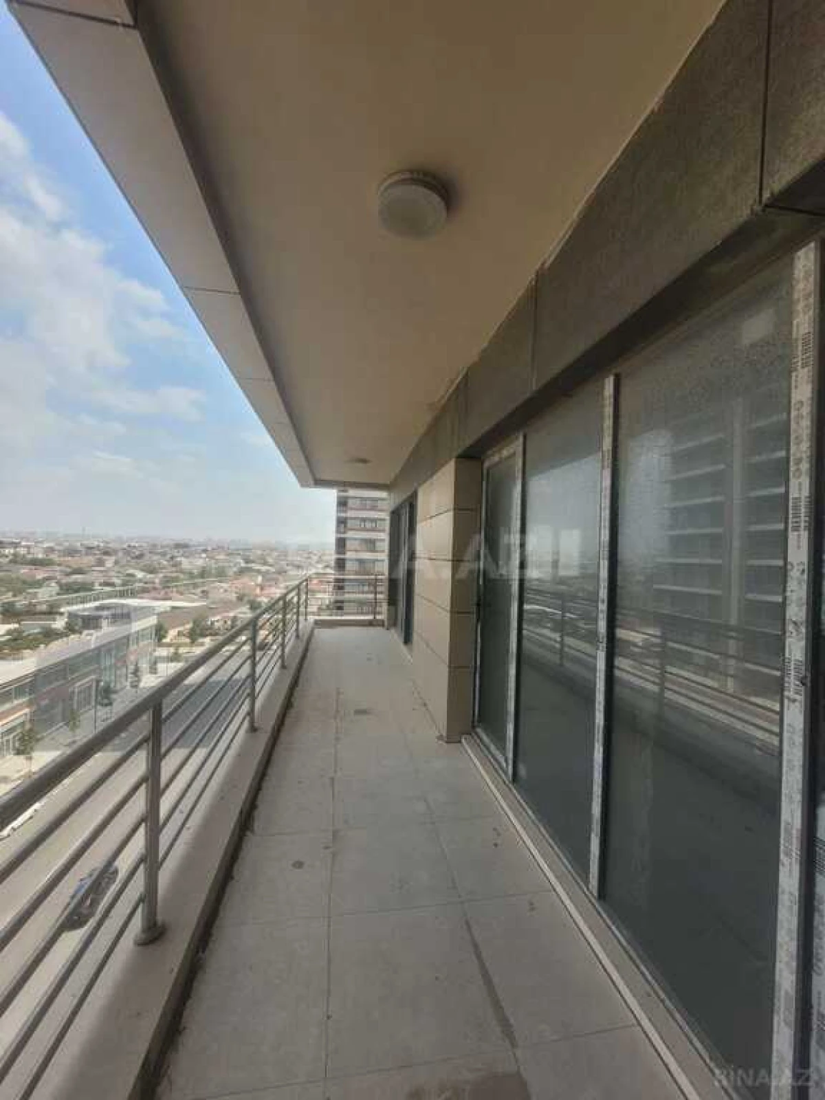 Satılır 3 otaqlı mənzil 157 m²