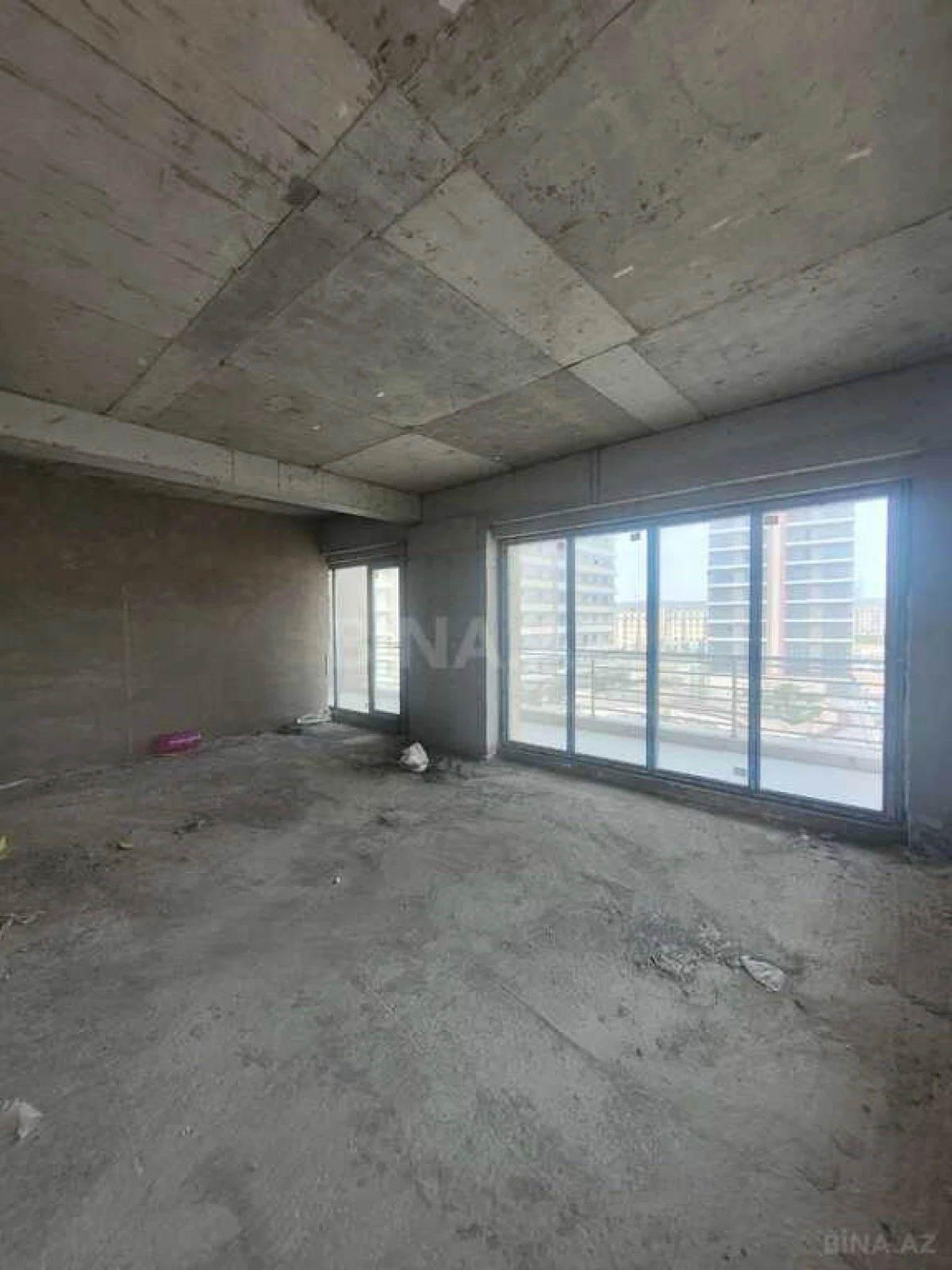 Satılır 3 otaqlı mənzil 157 m²
