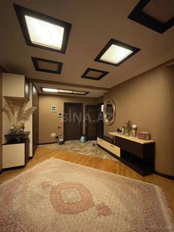 Satılır 3 otaqlı mənzil 157 m²