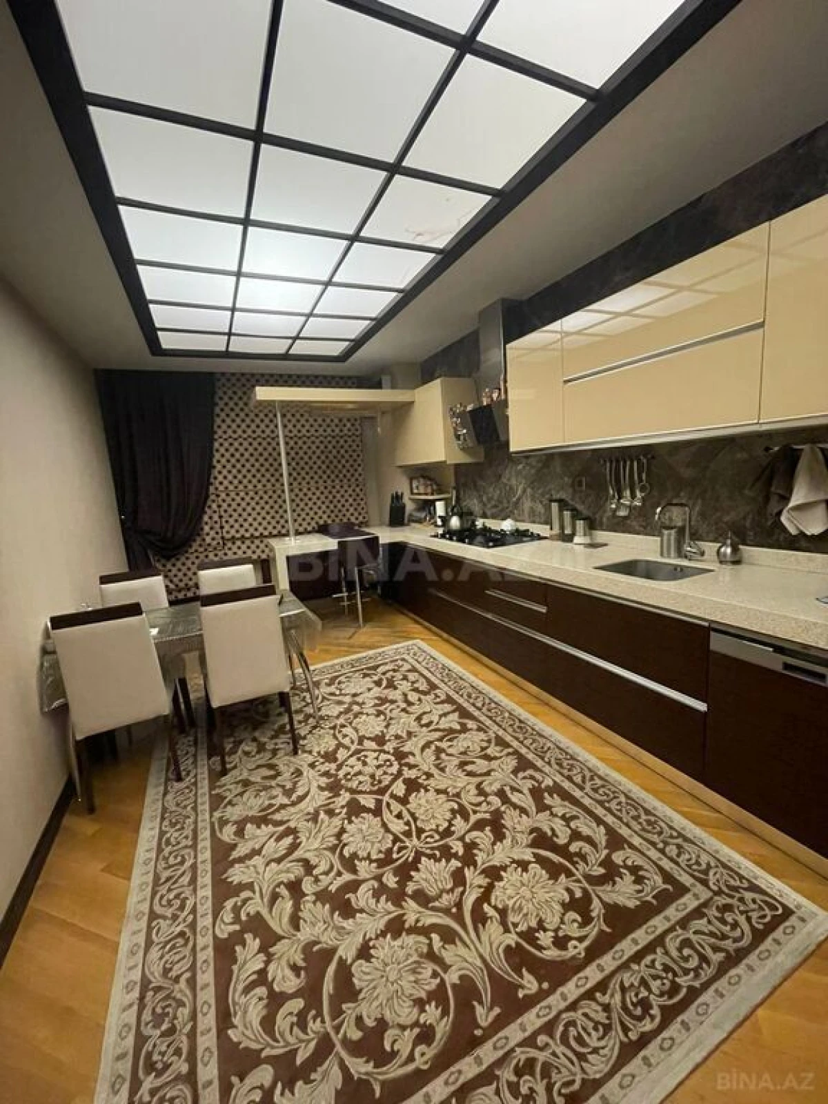 Satılır 3 otaqlı mənzil 157 m²