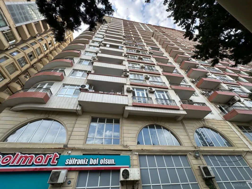 Satılır 3 otaqlı mənzil 157 m²