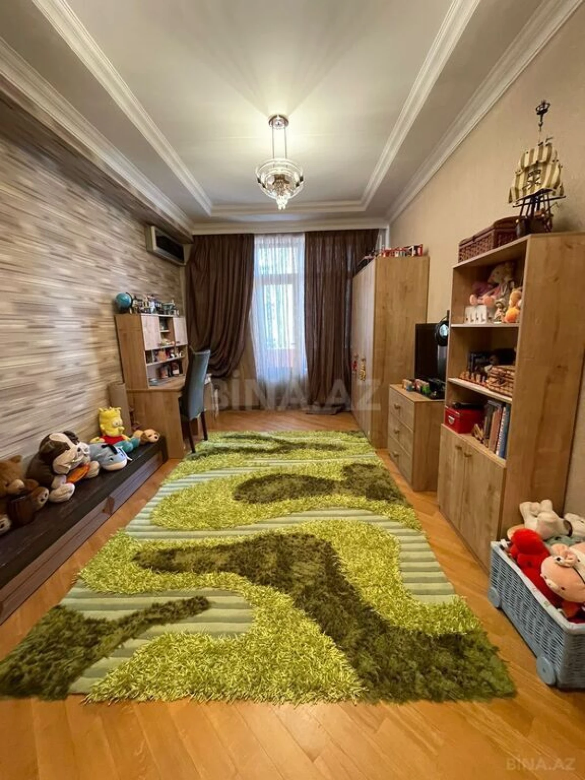 Satılır 3 otaqlı mənzil 157 m²