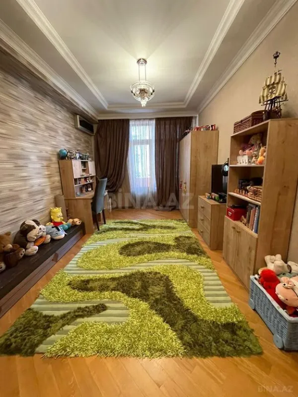 Satılır 3 otaqlı mənzil 157 m²