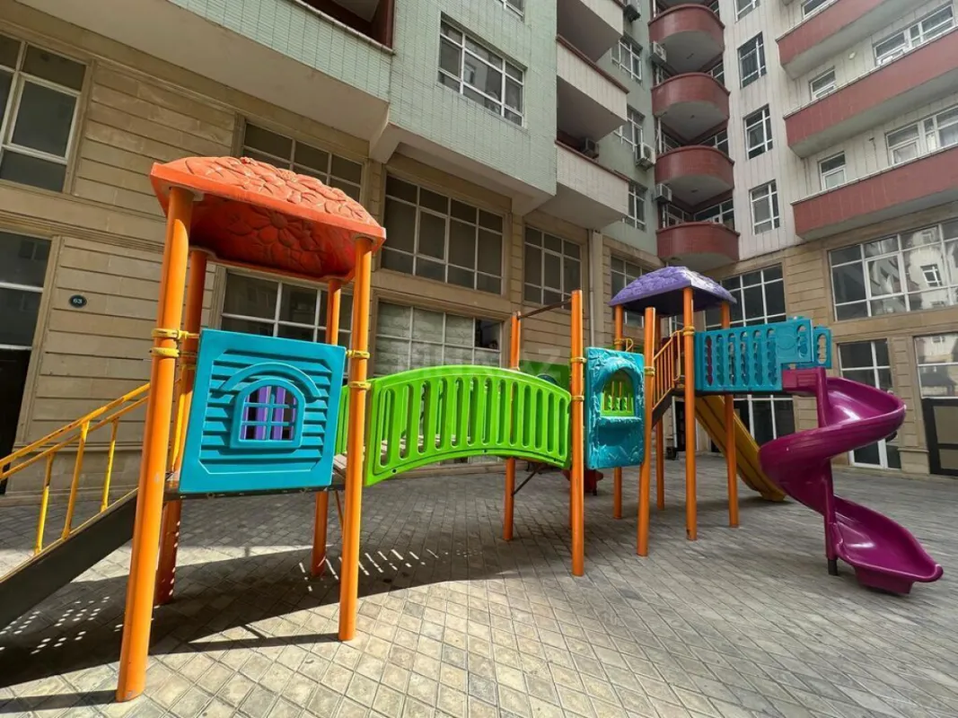 Satılır 3 otaqlı mənzil 157 m²