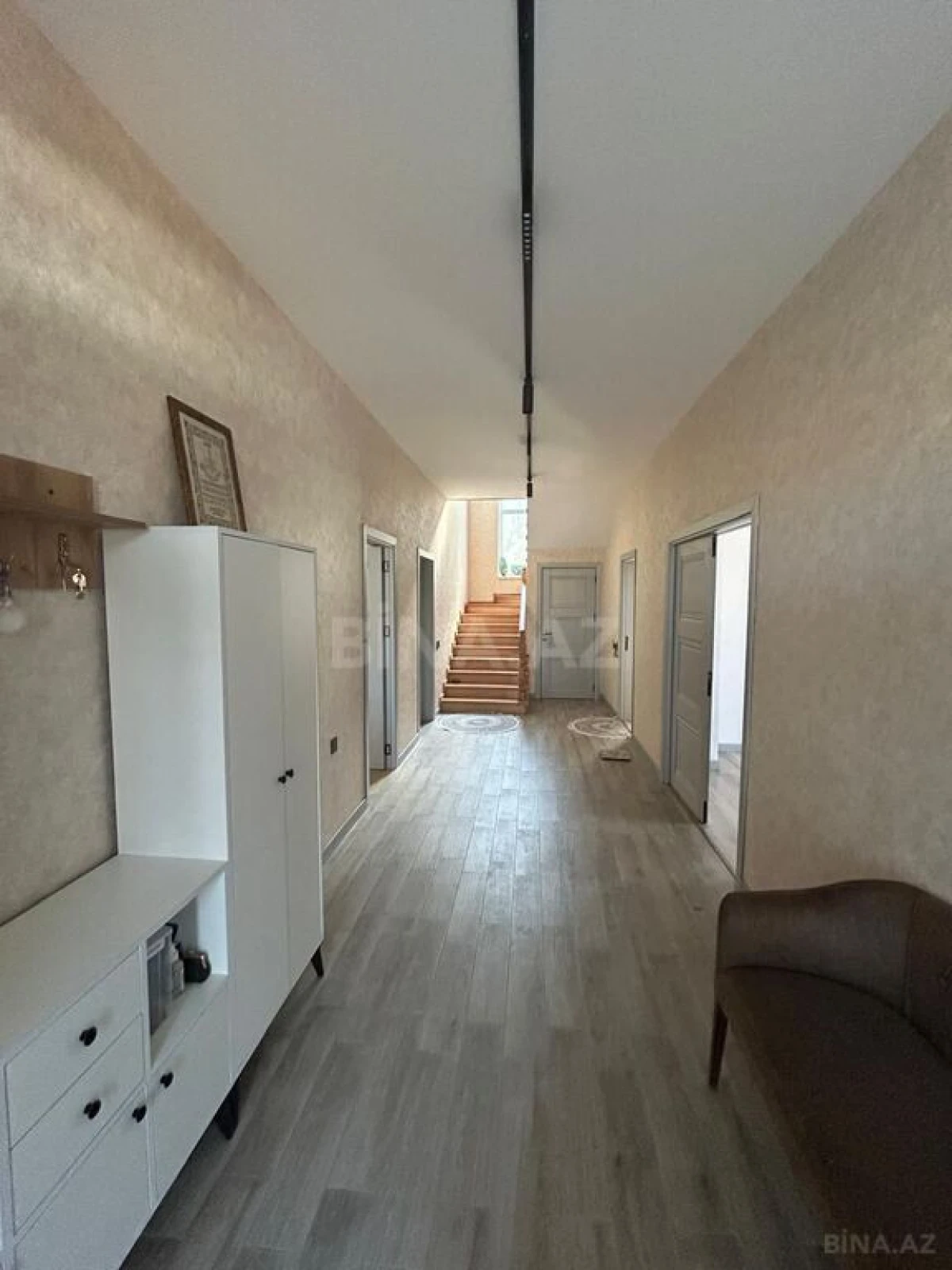 Satılır 7 otaqlı həyət evi 450 m²