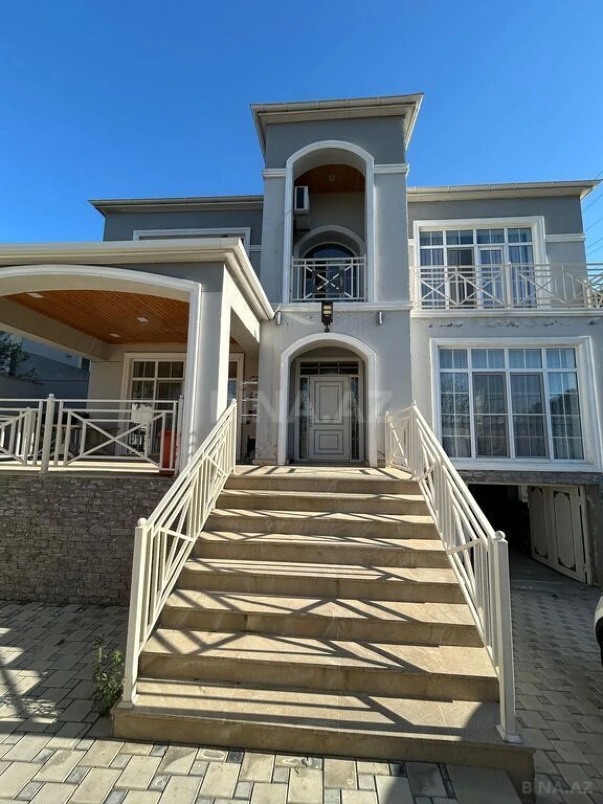 Satılır 7 otaqlı həyət evi 450 m²