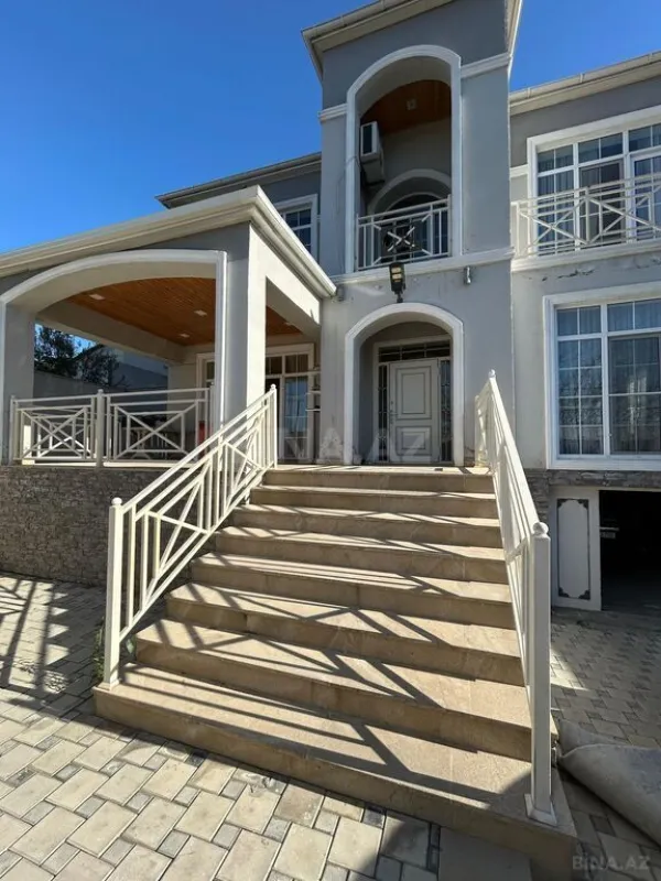 Satılır 7 otaqlı həyət evi 450 m²