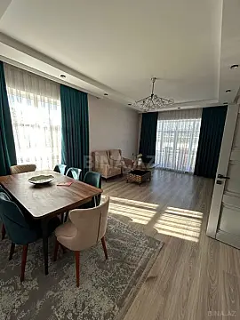 Satılır 7 otaqlı həyət evi 450 m²