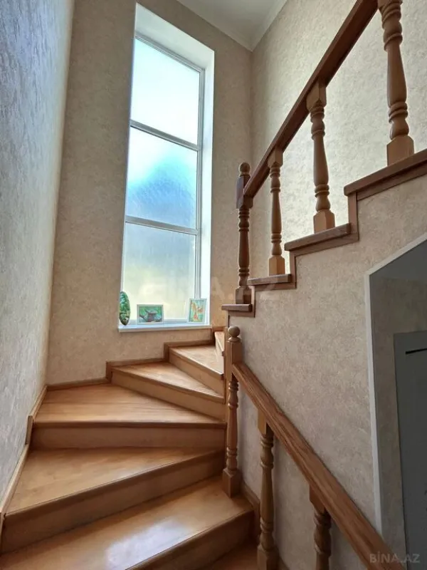 Satılır 7 otaqlı həyət evi 450 m²