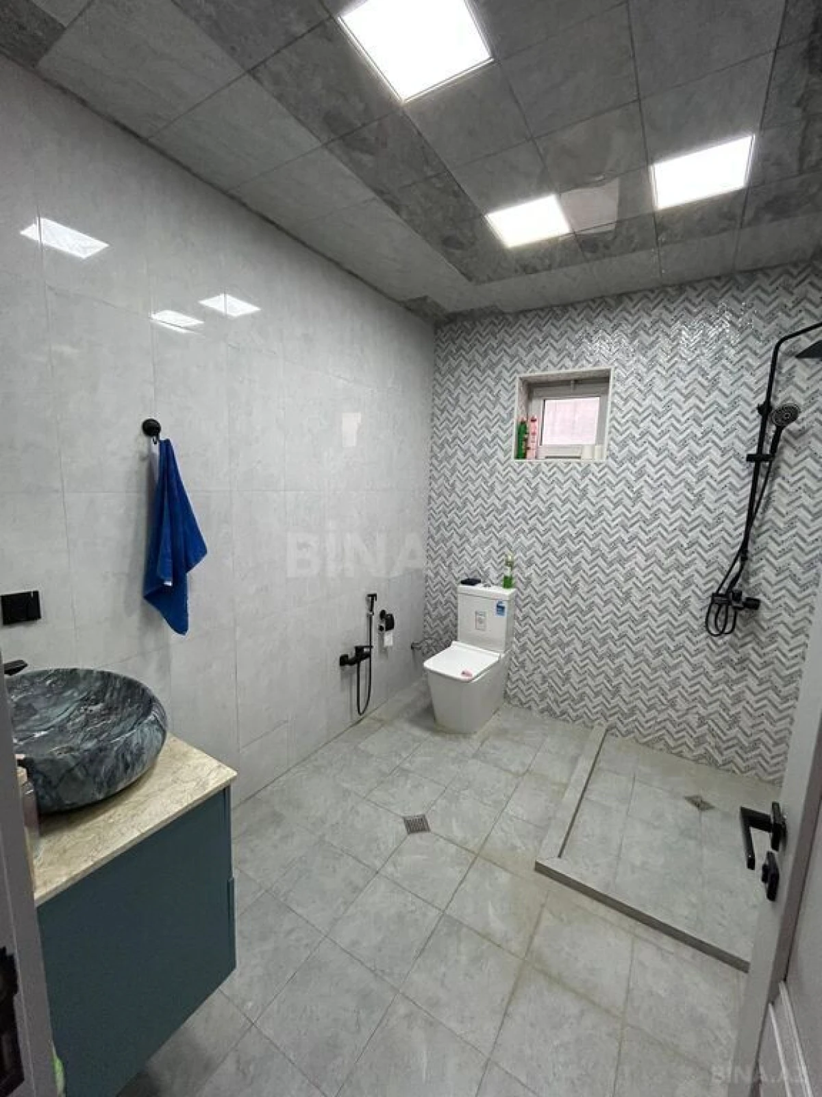 Satılır 7 otaqlı həyət evi 450 m²