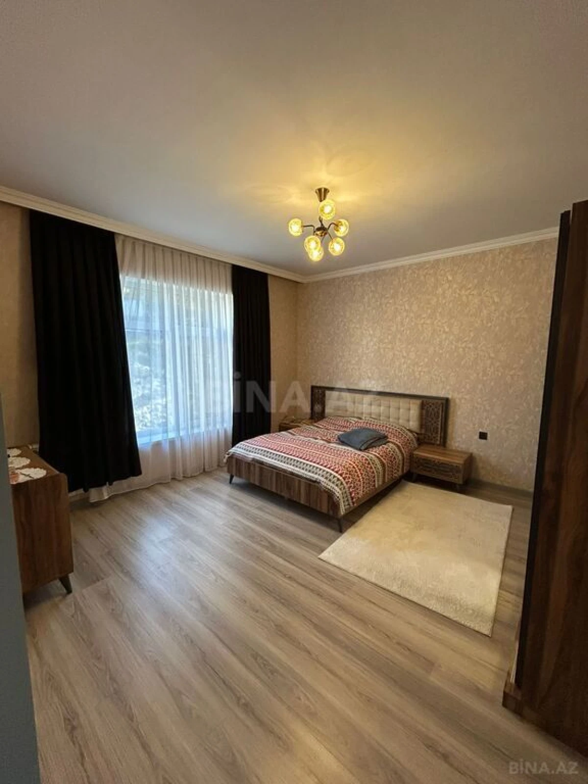 Satılır 7 otaqlı həyət evi 450 m²