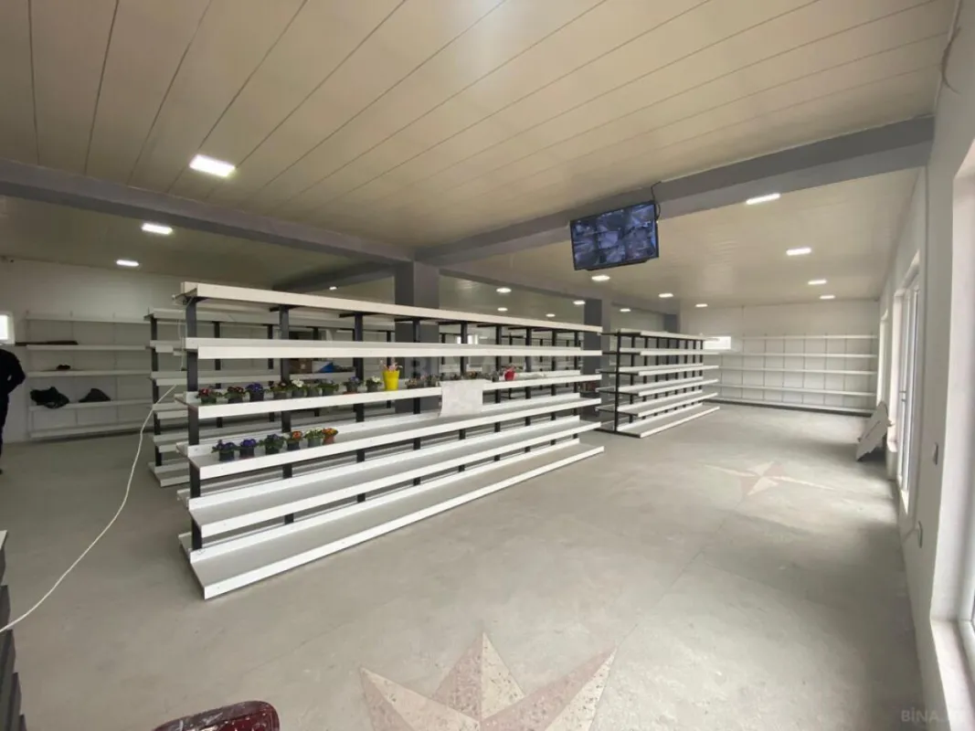 Satılır obyekt 240 m²