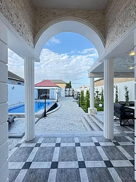 Satılır 5 otaqlı həyət evi 240 m²