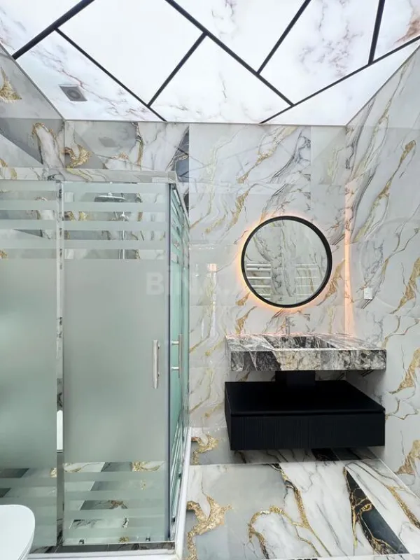 Satılır 5 otaqlı həyət evi 240 m²
