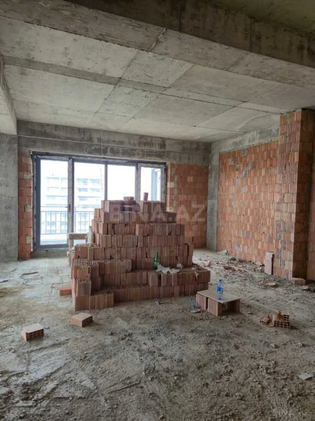 Satılır 3 otaqlı mənzil 157 m²
