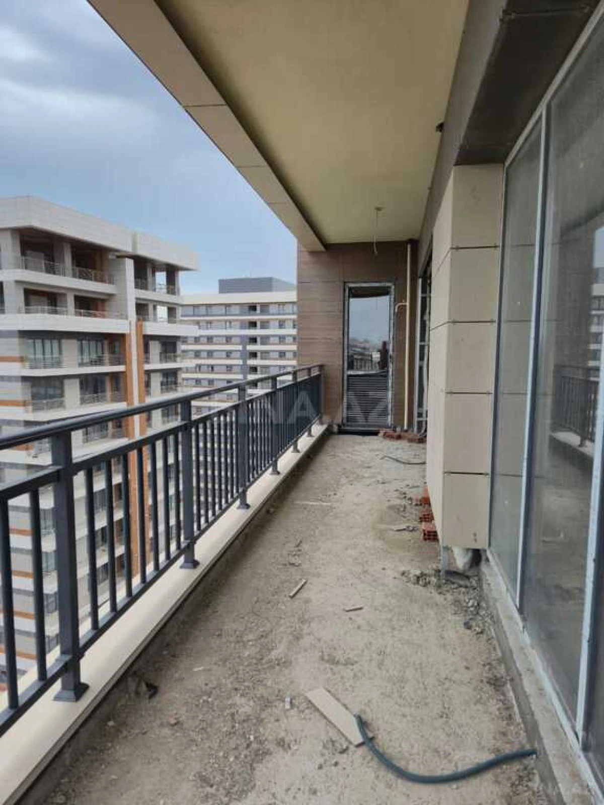 Satılır 3 otaqlı mənzil 157 m²