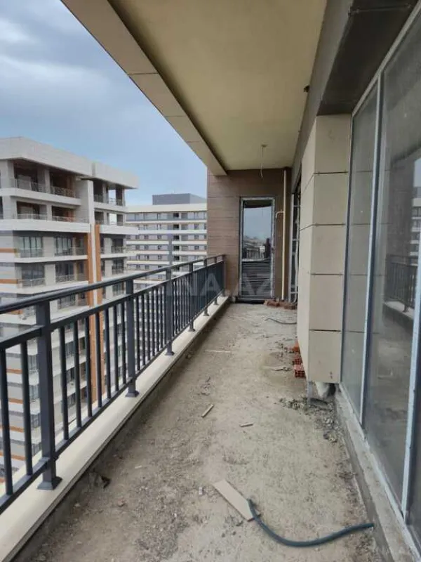 Satılır 3 otaqlı mənzil 157 m²