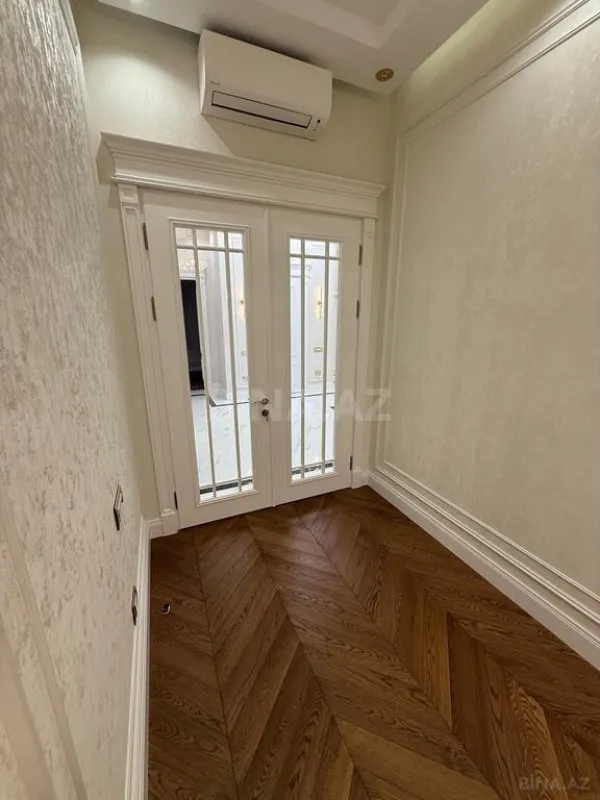 Satılır 4 otaqlı mənzil 185 m²