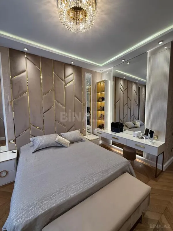 Satılır 4 otaqlı mənzil 185 m²