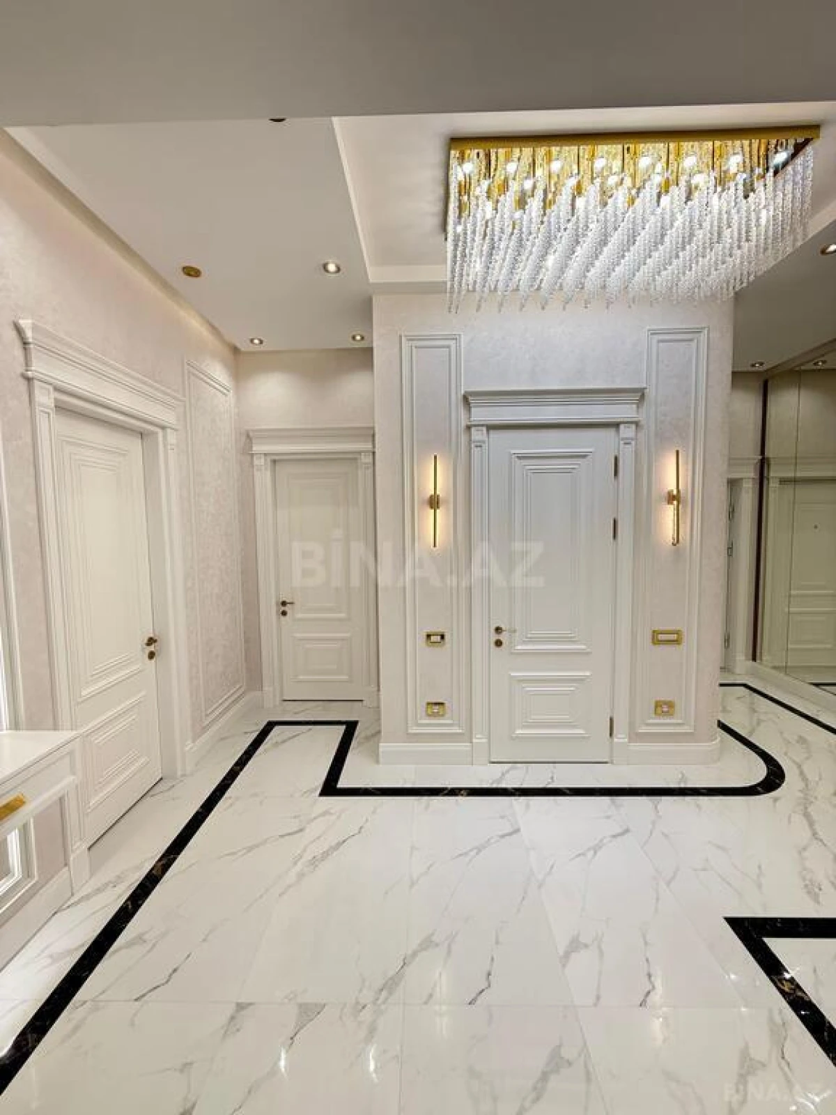 Satılır 4 otaqlı mənzil 185 m²