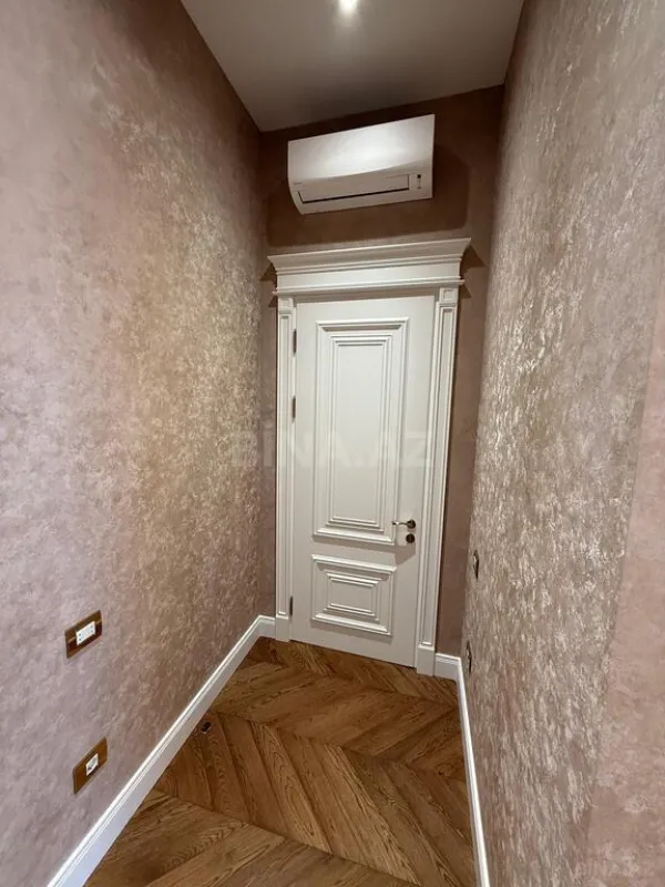 Satılır 4 otaqlı mənzil 185 m²