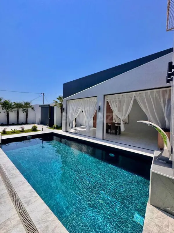 Satılır 5 otaqlı həyət evi 260 m²