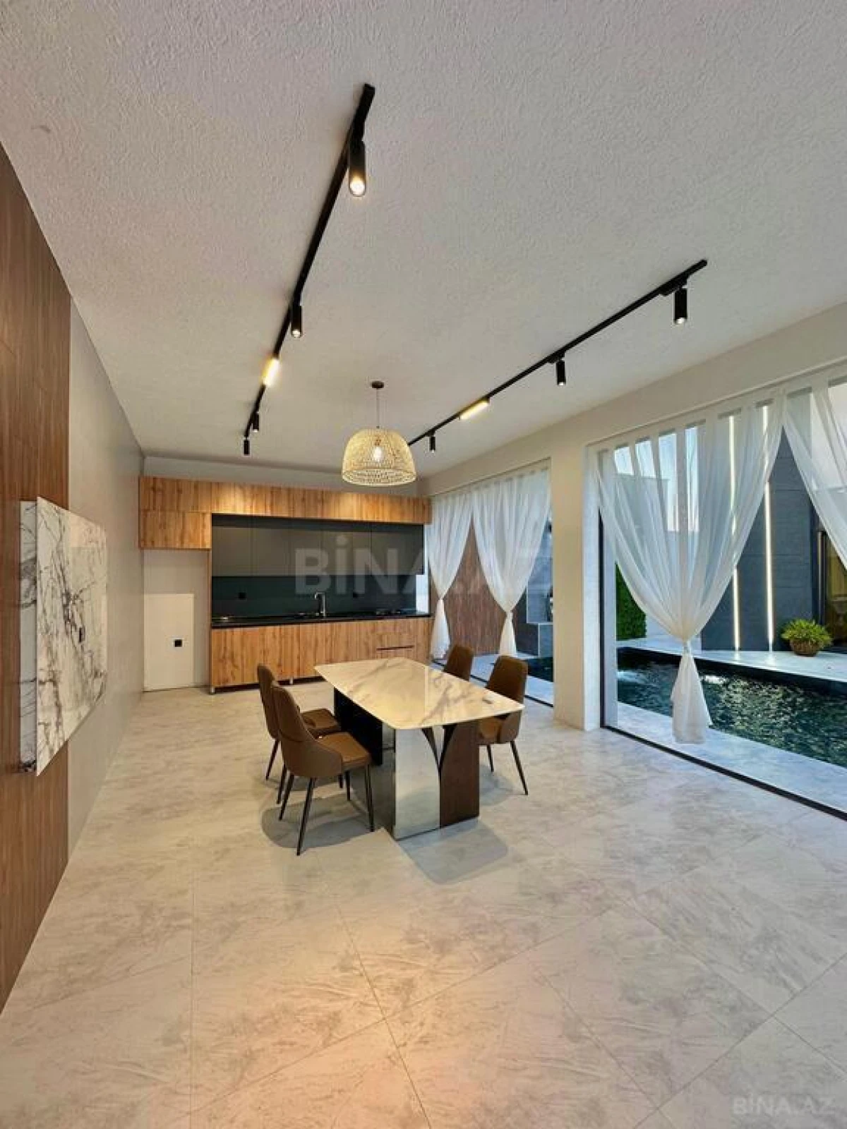 Satılır 5 otaqlı həyət evi 260 m²