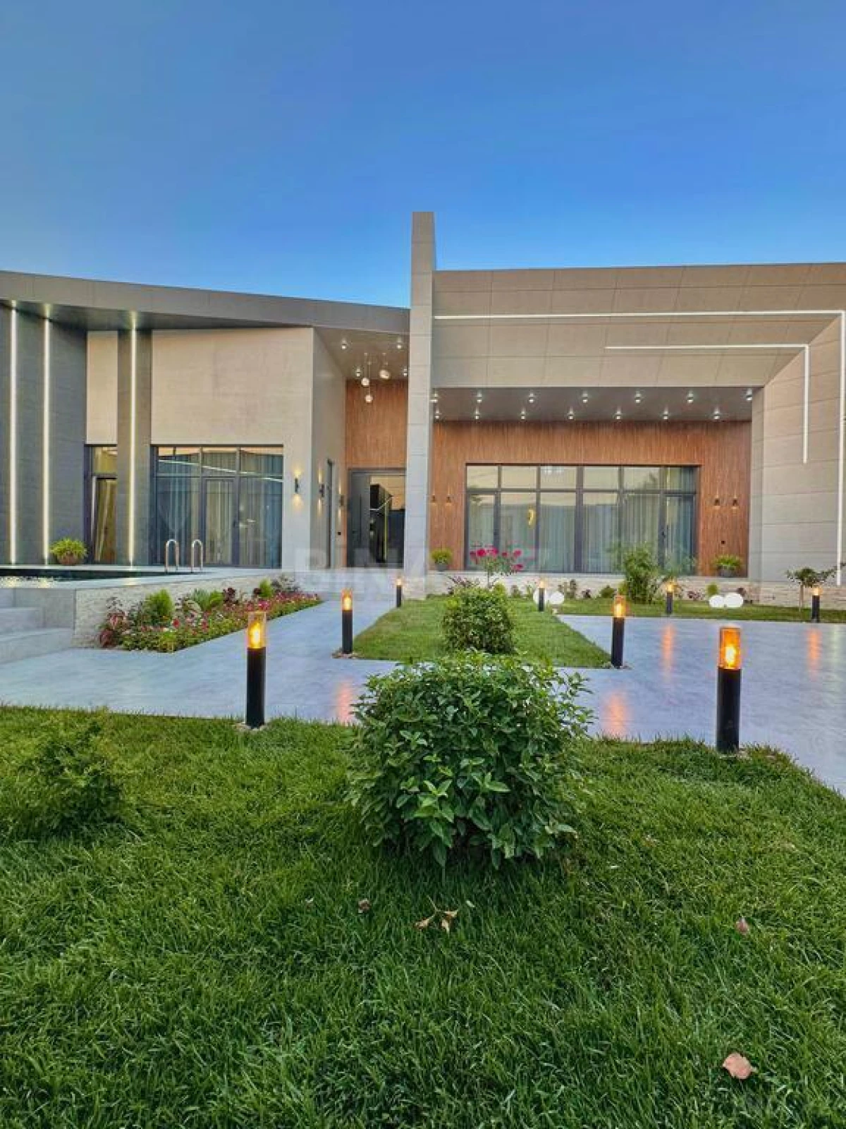 Satılır 5 otaqlı həyət evi 260 m²