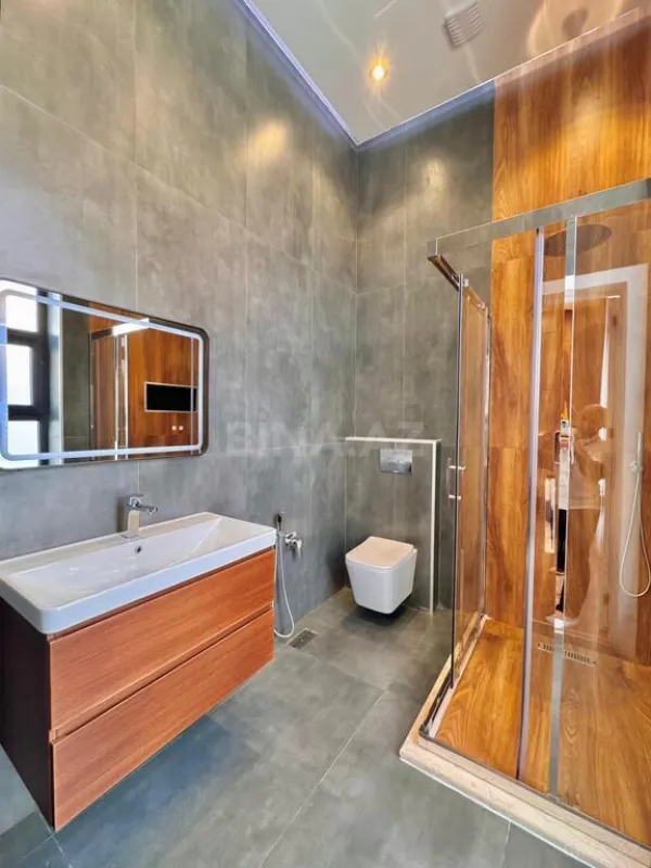 Satılır 5 otaqlı həyət evi 260 m²
