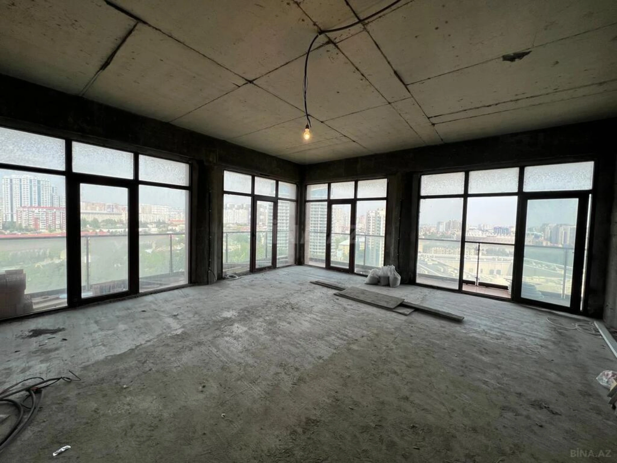 Satılır 4 otaqlı mənzil 200 m²
