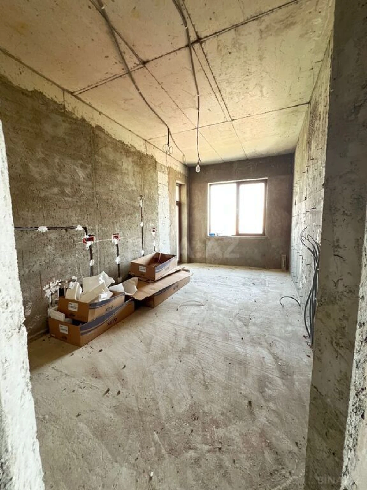 Satılır 4 otaqlı mənzil 200 m²