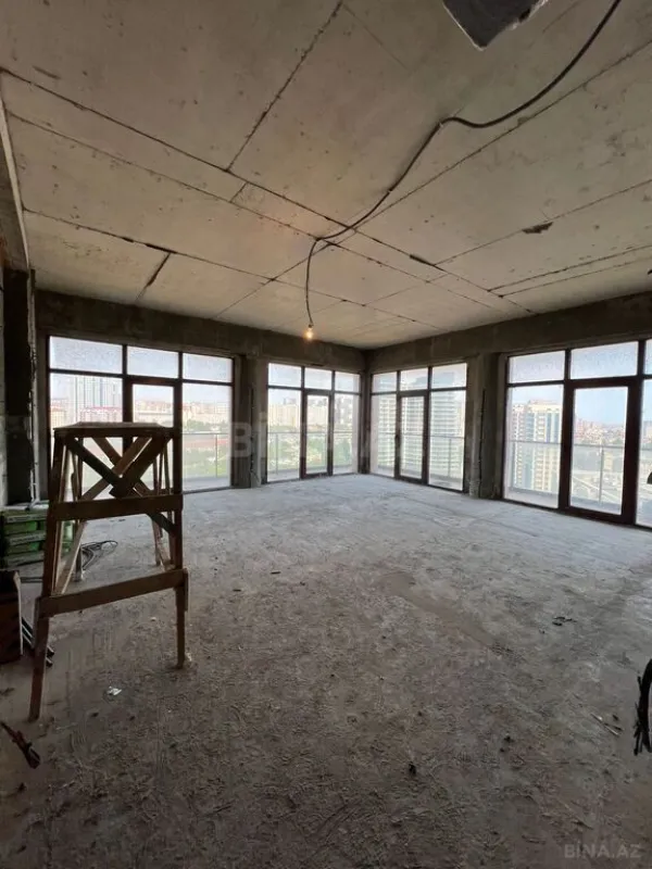 Satılır 4 otaqlı mənzil 200 m²