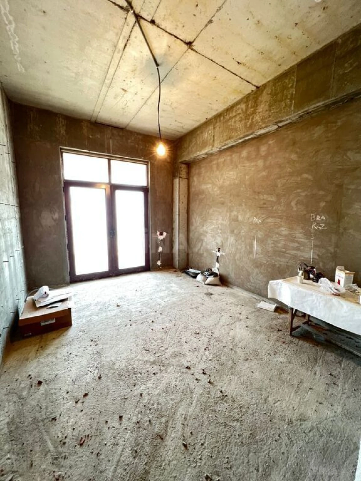 Satılır 4 otaqlı mənzil 200 m²