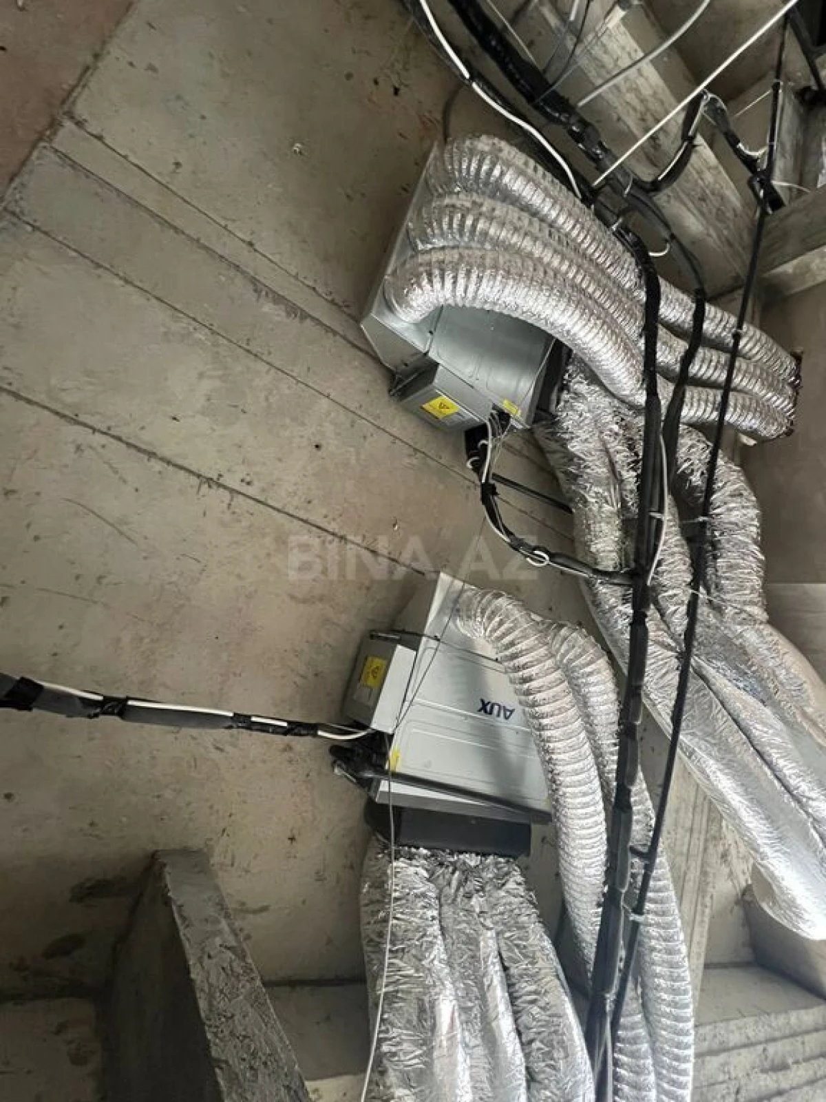 Satılır 4 otaqlı mənzil 200 m²