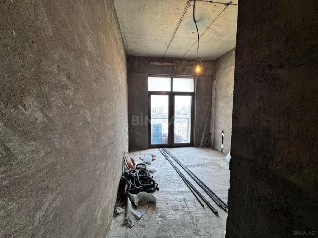 Satılır 4 otaqlı mənzil 200 m²