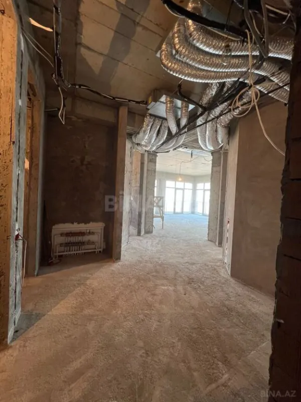 Satılır 4 otaqlı mənzil 200 m²