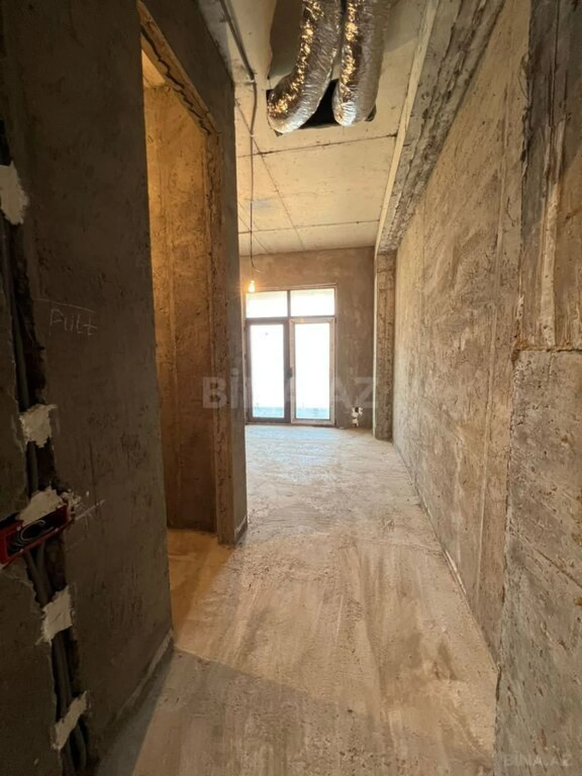 Satılır 4 otaqlı mənzil 200 m²