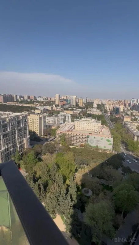 Satılır 4 otaqlı mənzil 200 m²