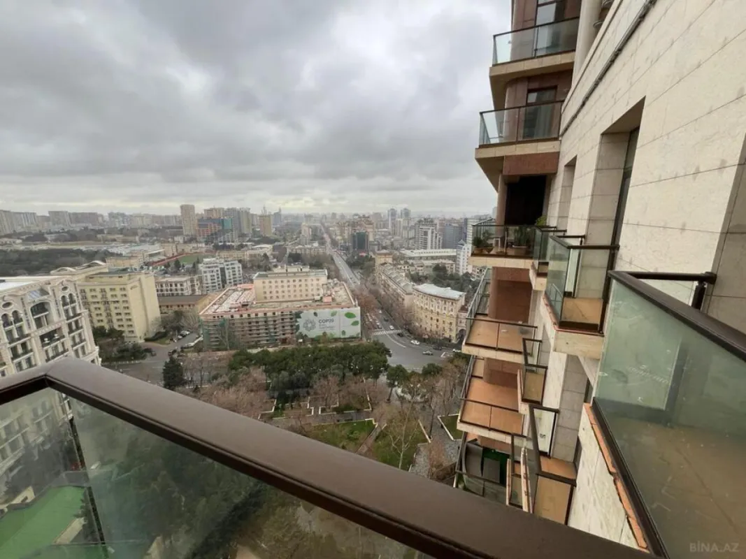 Satılır 4 otaqlı mənzil 200 m²