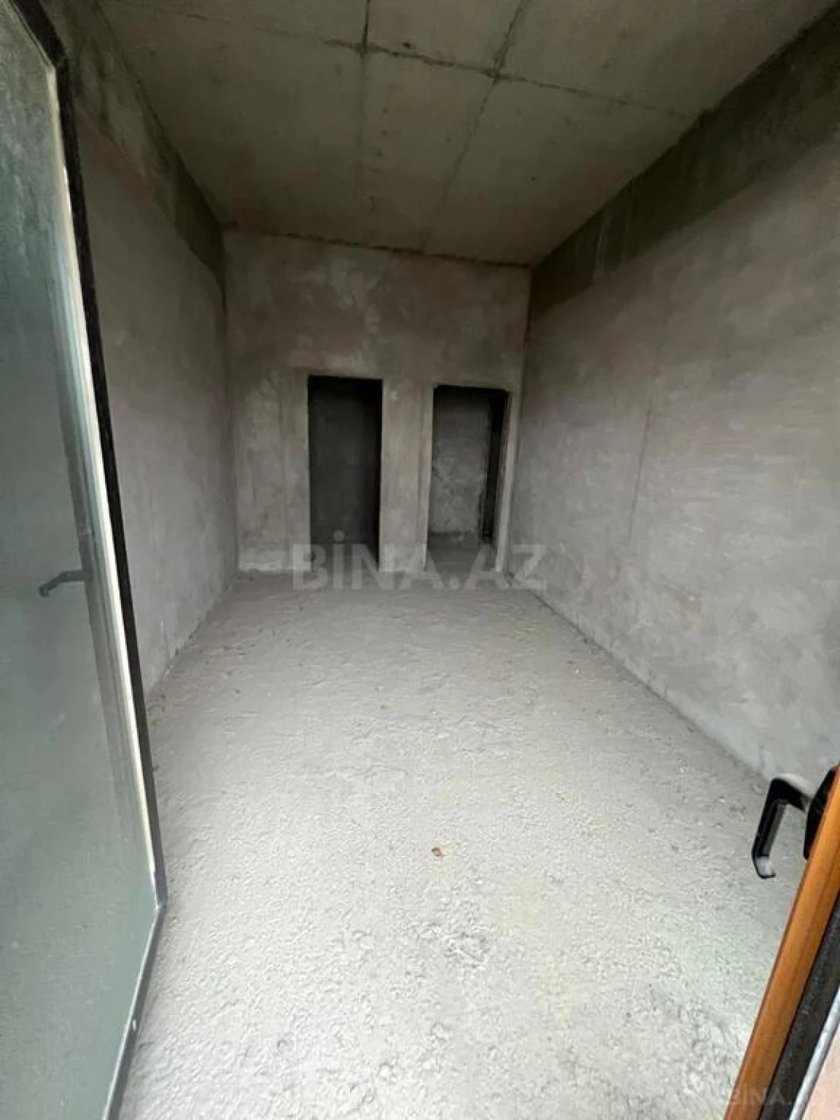 Satılır 4 otaqlı mənzil 200 m²