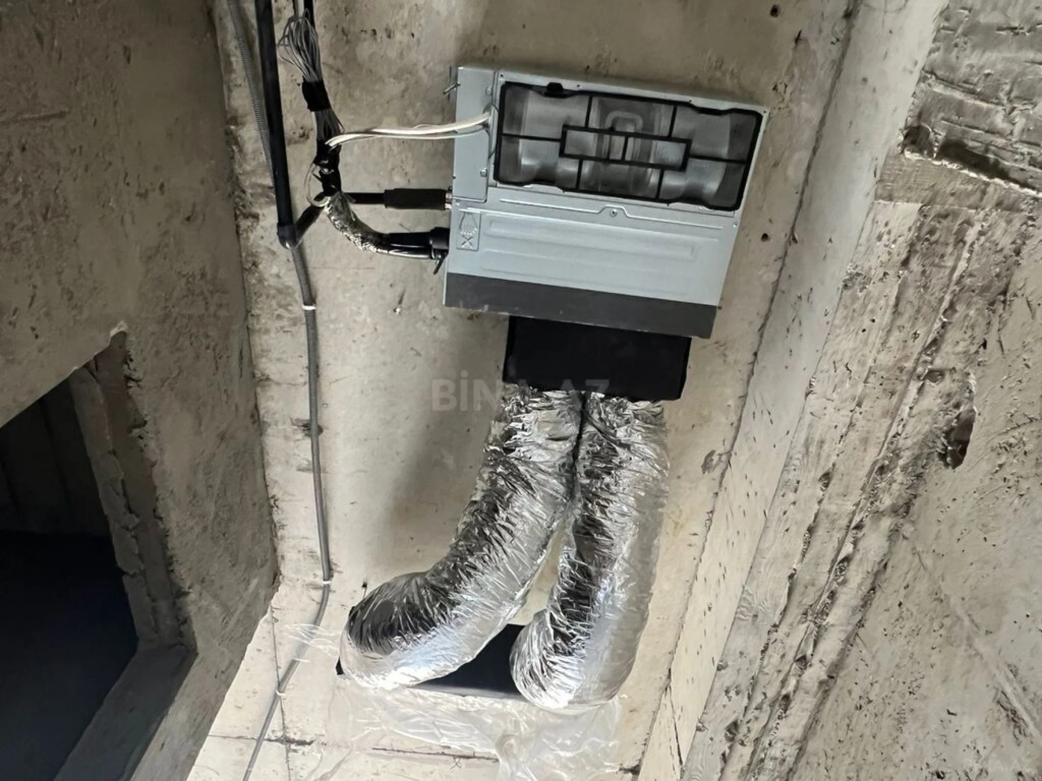 Satılır 4 otaqlı mənzil 200 m²