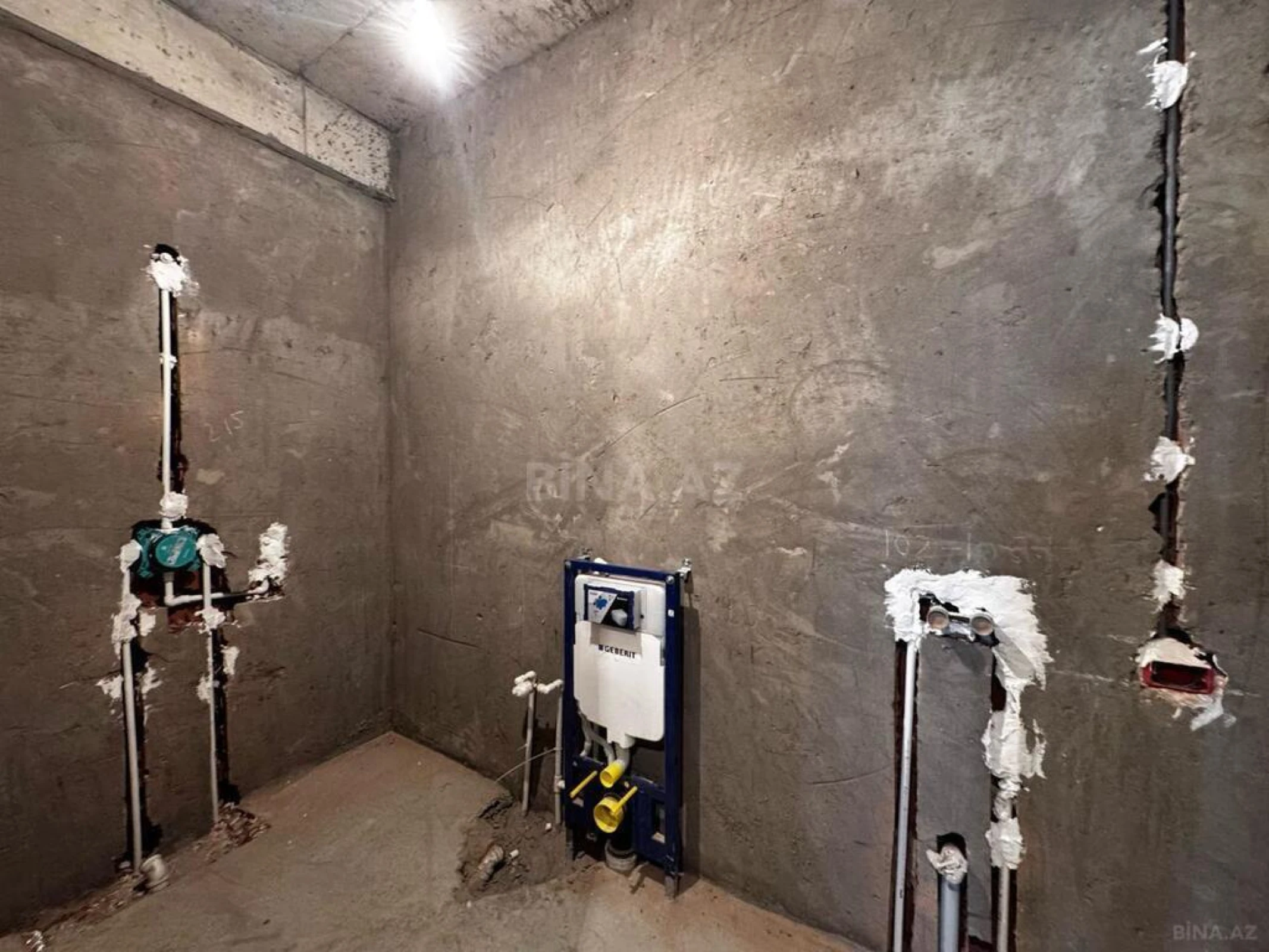 Satılır 4 otaqlı mənzil 200 m²