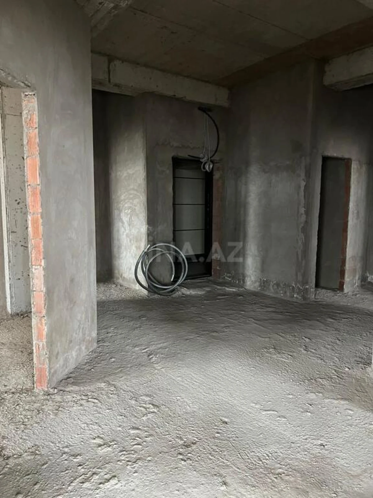 Satılır 4 otaqlı mənzil 200 m²