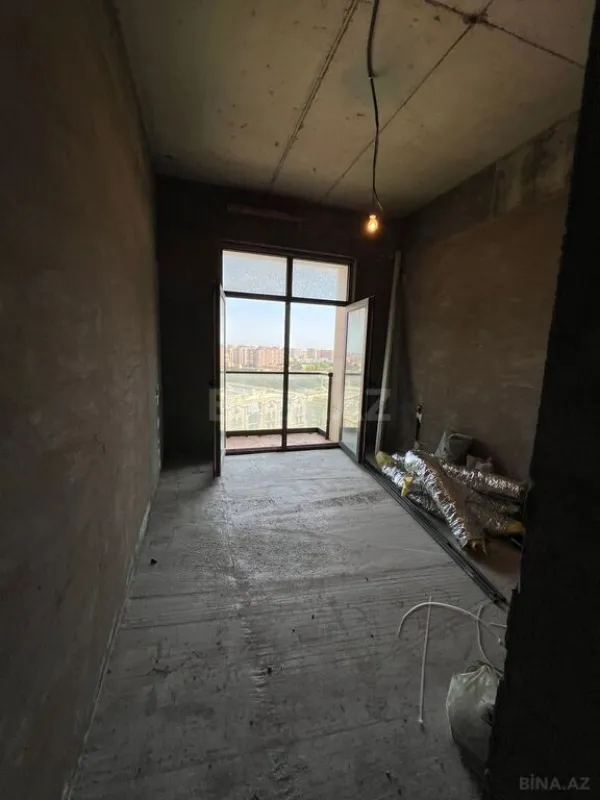 Satılır 4 otaqlı mənzil 200 m²